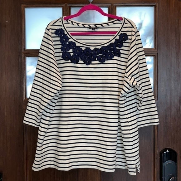 Women’s 2X beautiful navy/white stripe 3/4sleeve floral embroidered top nautical - Picture 1 of 6